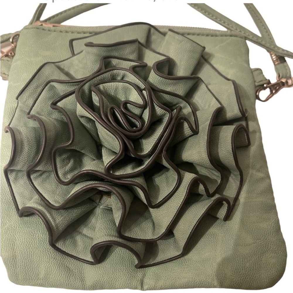 Green 2 Chic Convertible Crossbody/Clutch Purse with removable strap. NWOT